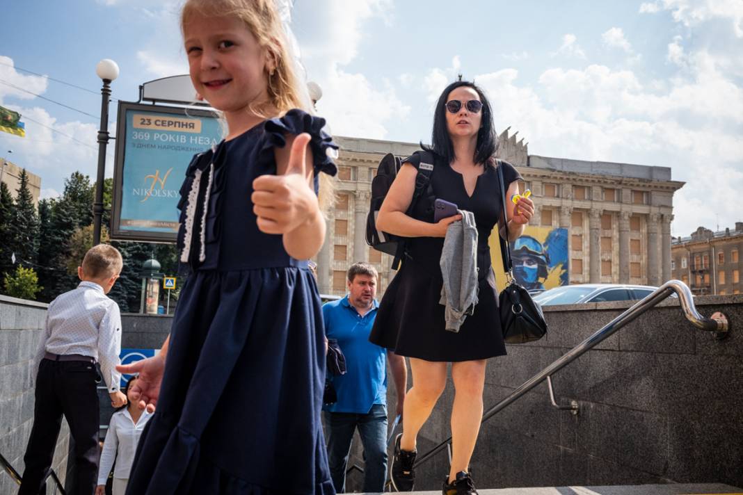 Füze saldırılarının gölgesinde yeni eğitim yılı: Ukrayna'da ilk ders zili metroda çaldı 3